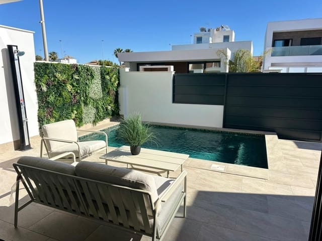 3 soveværelse Villa til salg i San Pedro del Pinatar med swimmingpool - € 489.000 (Ref: 9984454)