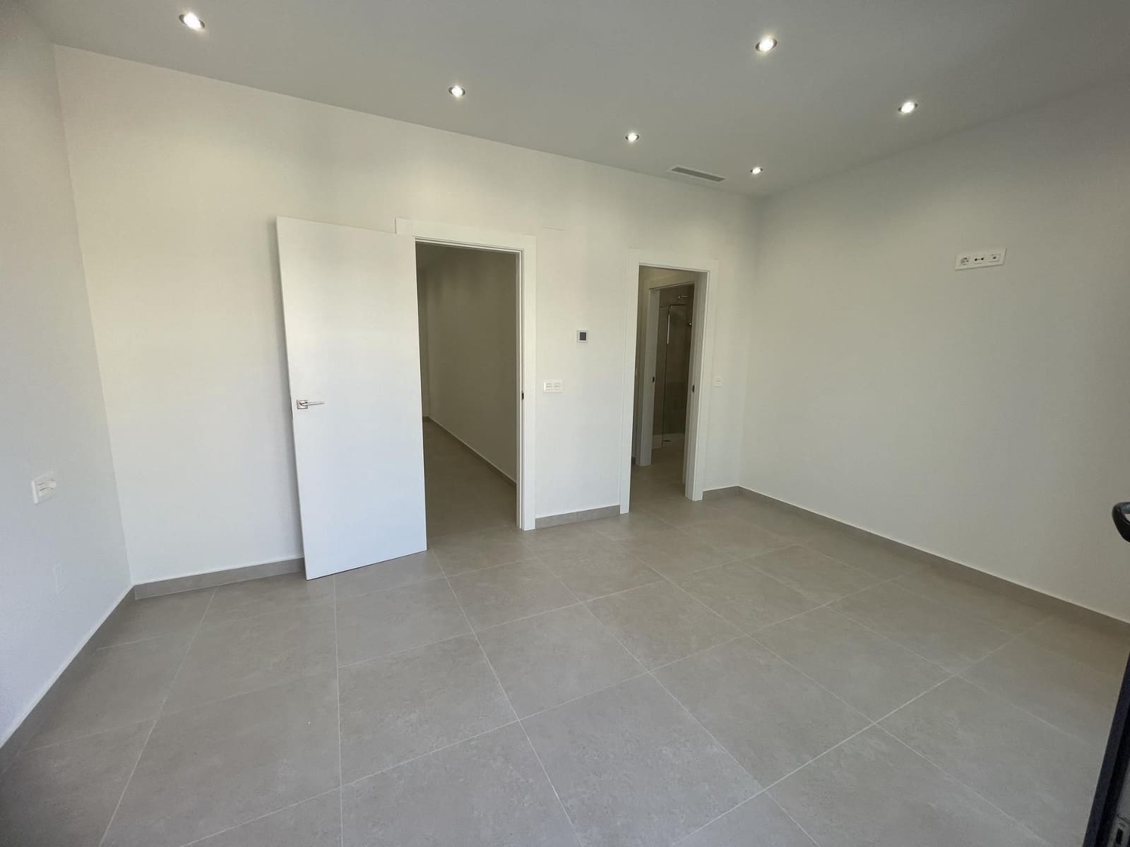 Chalet de 3 habitaciones en Heredades en venta con piscina - 359.900 € (Ref: 9984455)