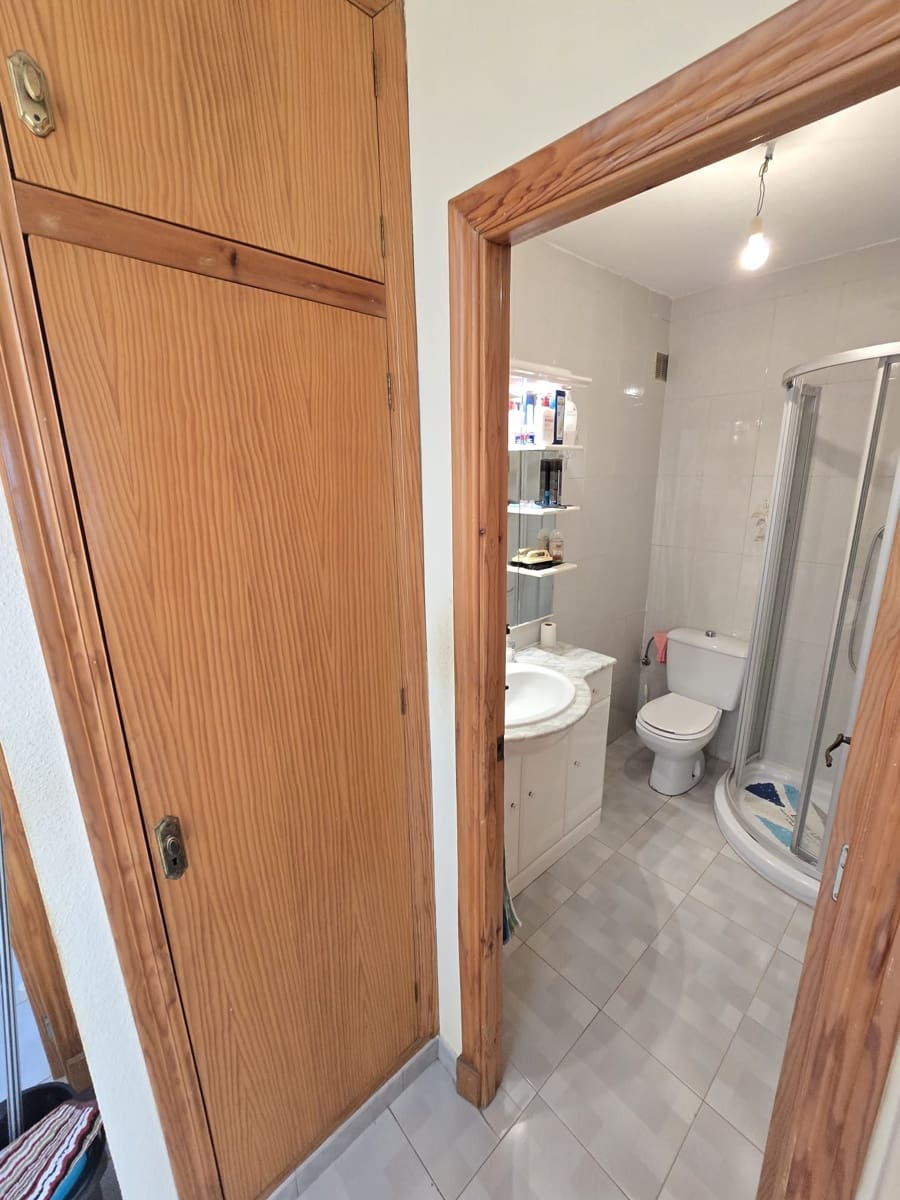 4 bedroom Semi-detached Villa for sale in Torrevieja with garage - € 360,000 (Ref: 9996687)
