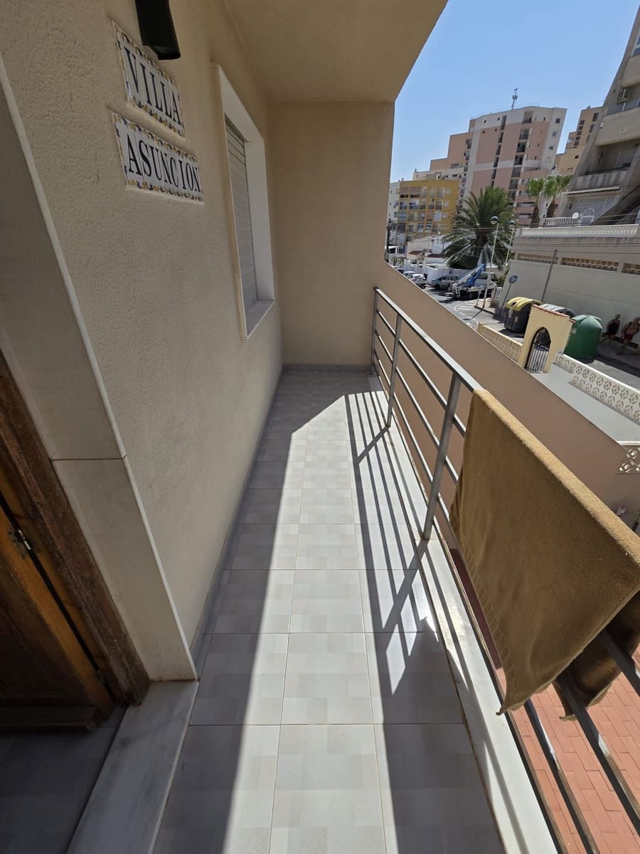 4 bedroom Semi-detached Villa for sale in Torrevieja with garage - € 360,000 (Ref: 9996687)