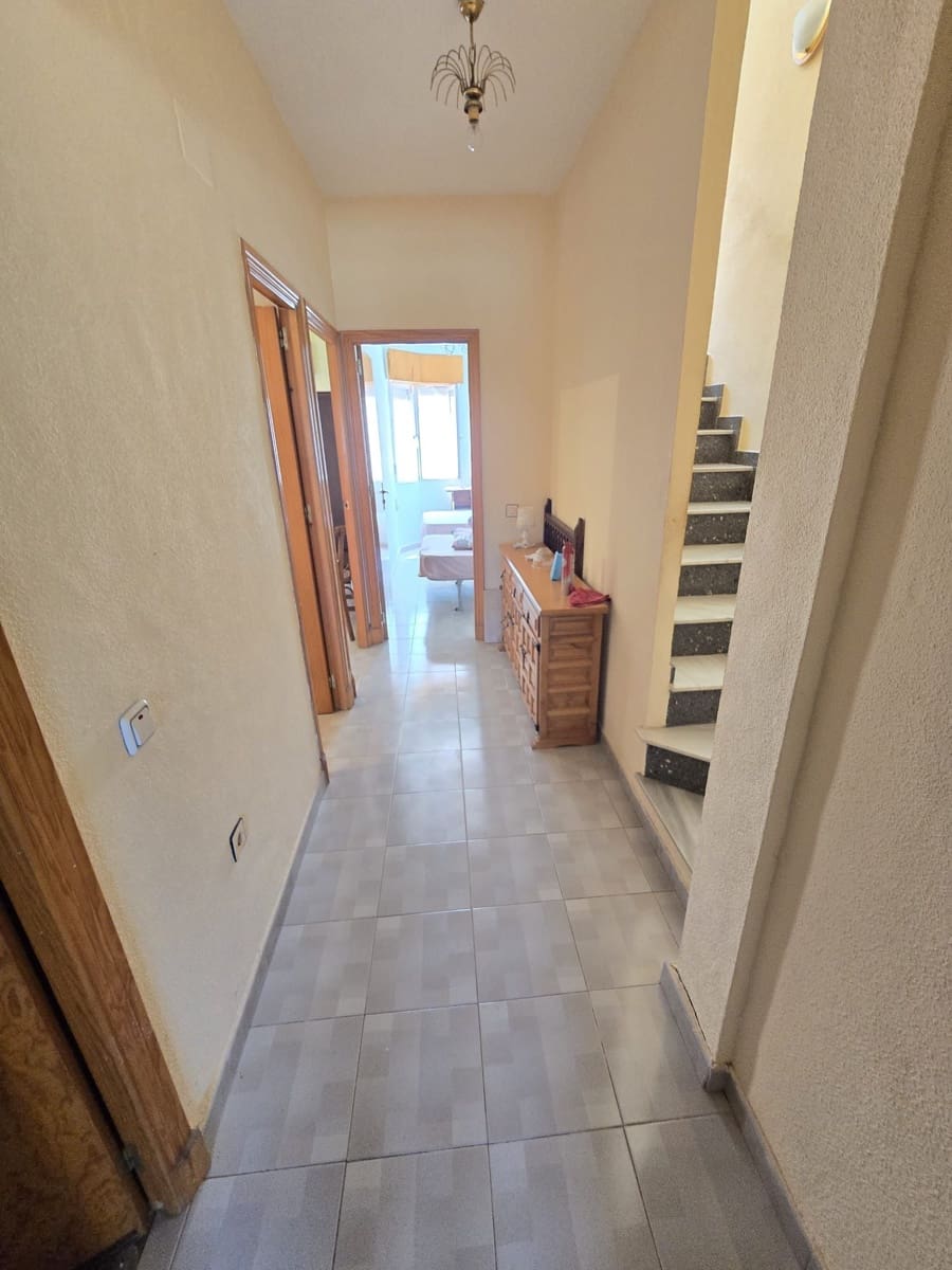 4 bedroom Semi-detached Villa for sale in Torrevieja with garage - € 360,000 (Ref: 9996687)