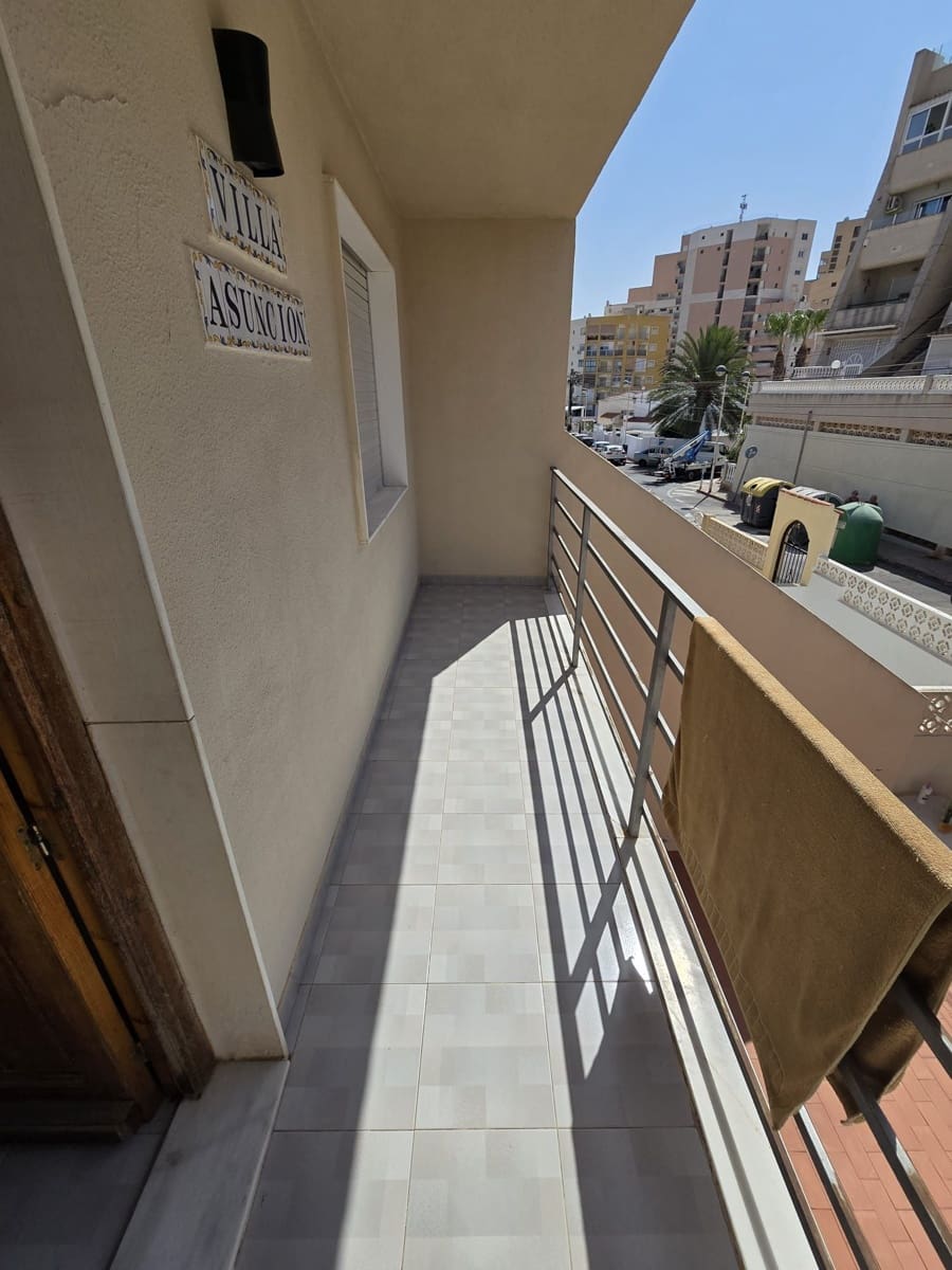 4 bedroom Semi-detached Villa for sale in Torrevieja with garage - € 360,000 (Ref: 9996687)