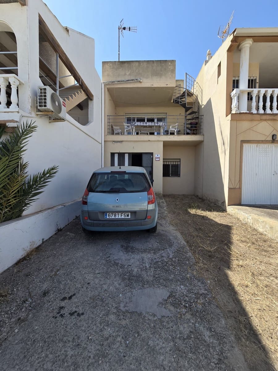 4 bedroom Semi-detached Villa for sale in Torrevieja with garage - € 360,000 (Ref: 9996687)