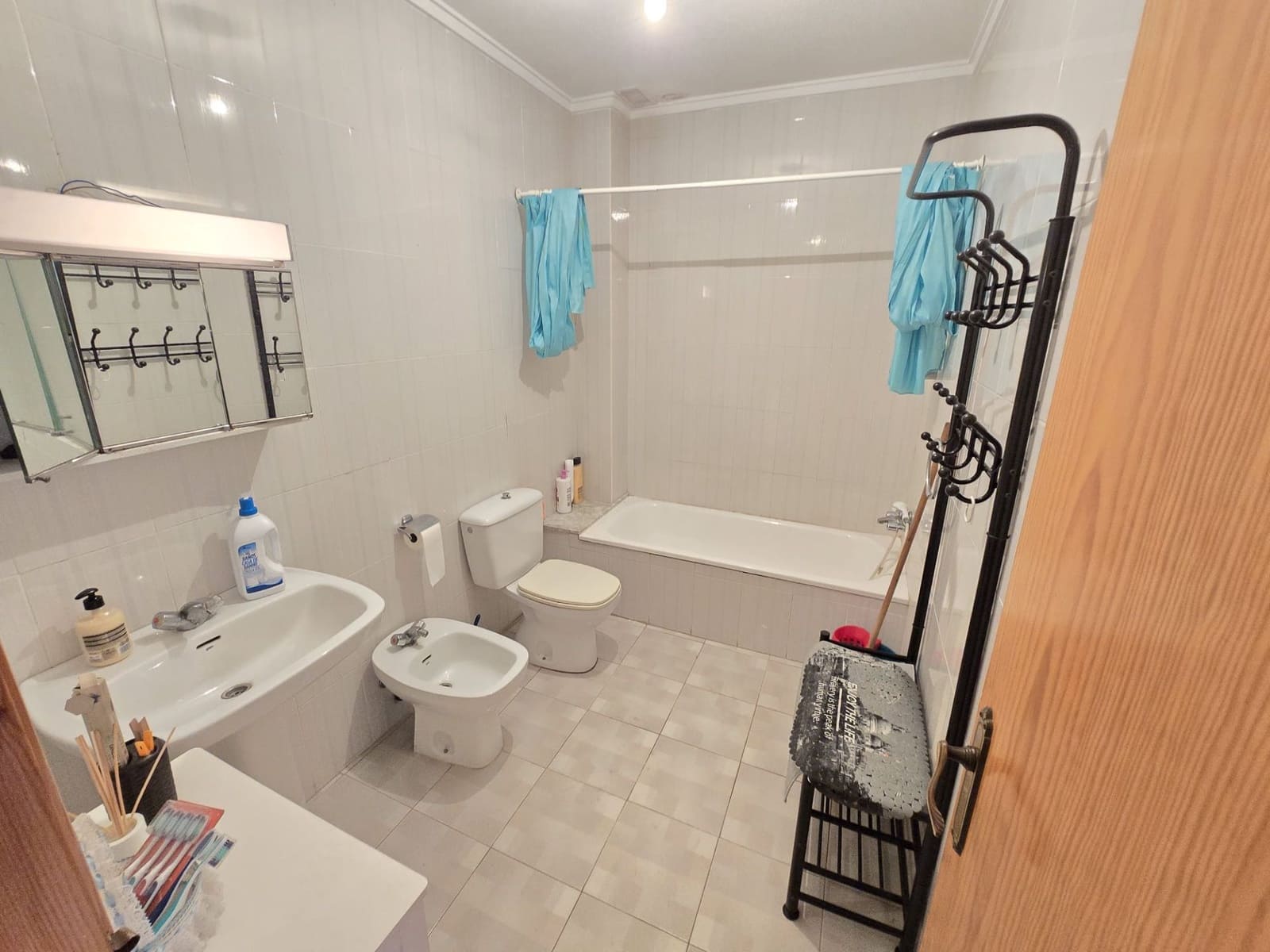 4 bedroom Semi-detached Villa for sale in Torrevieja with garage - € 360,000 (Ref: 9996687)