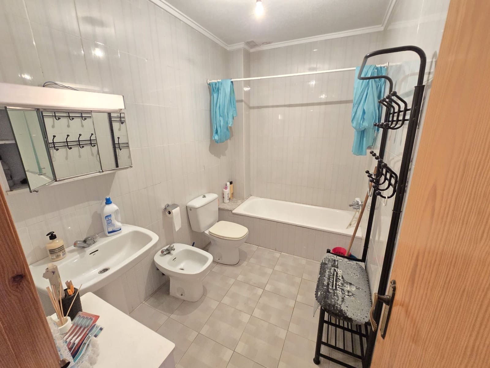4 bedroom Semi-detached Villa for sale in Torrevieja with garage - € 360,000 (Ref: 9996687)