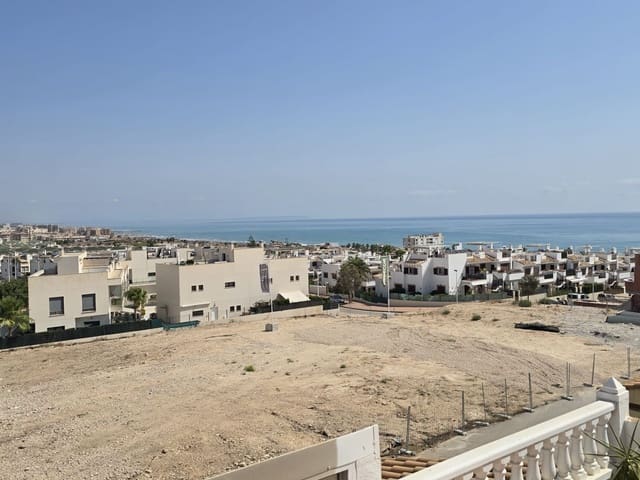 4 bedroom Semi-detached Villa for sale in Torrevieja with garage - € 360,000 (Ref: 9996687)