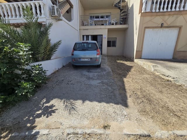 4 bedroom Semi-detached Villa for sale in Torrevieja with garage - € 360,000 (Ref: 9996687)