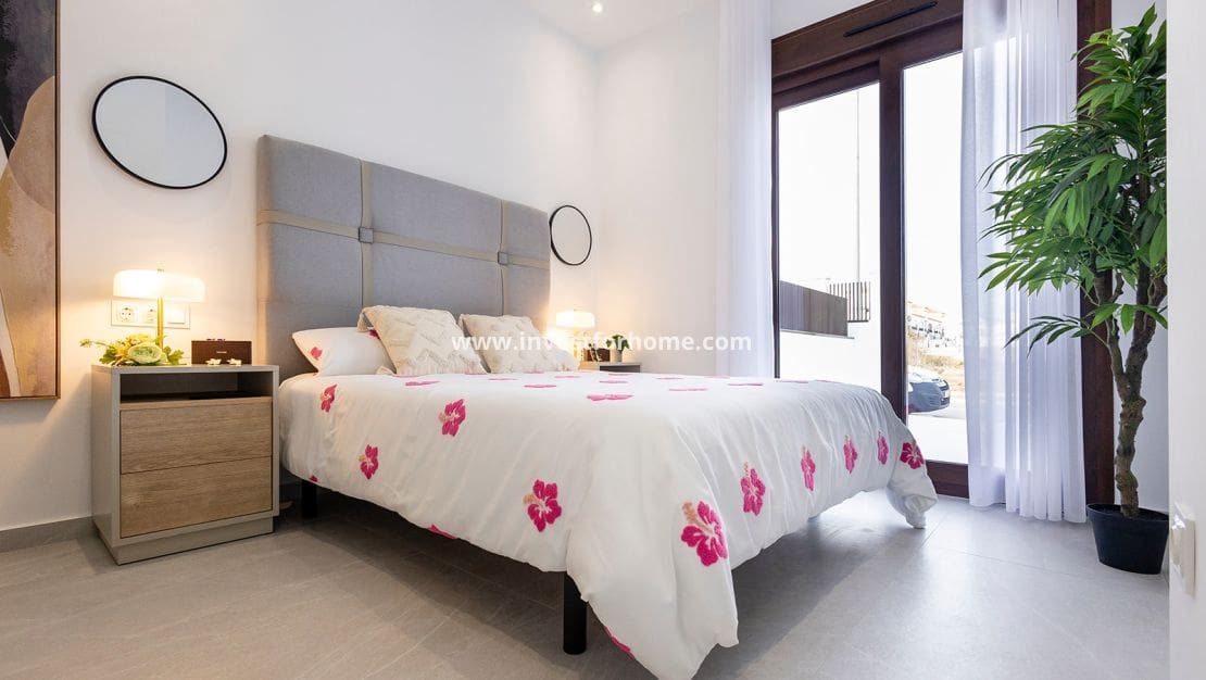 2 slaapkamer Villa te koop in Orihuela Costa met zwembad garage - € 351.000 (Ref: 10158443)