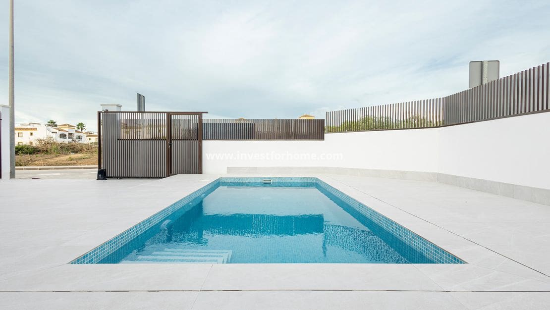 2 slaapkamer Villa te koop in Orihuela Costa met zwembad garage - € 351.000 (Ref: 10158443)