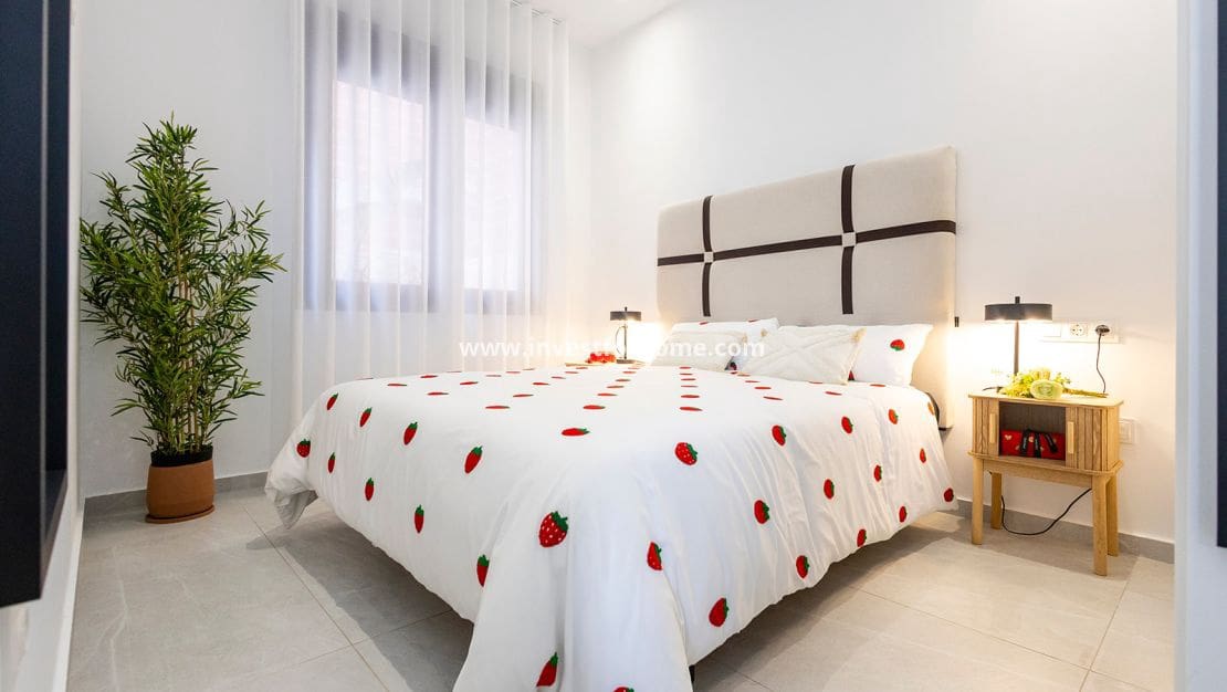 2 slaapkamer Villa te koop in Orihuela Costa met zwembad garage - € 351.000 (Ref: 10158443)