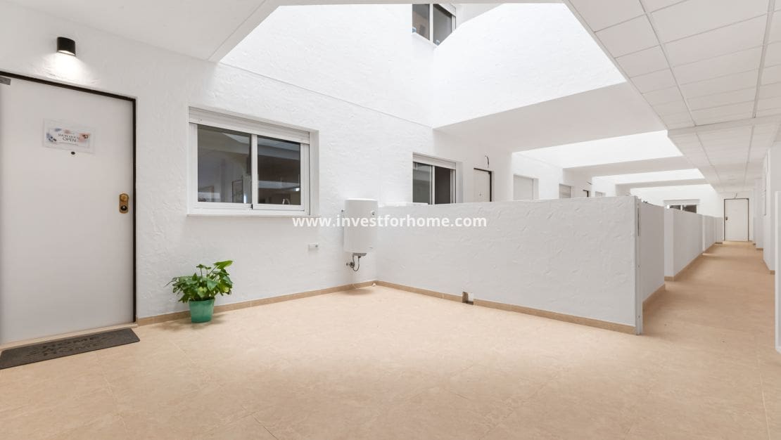 2 sovrum Lägenhet till salu i Orihuela Costa med pool - 240 500 € (Ref: 10158458)