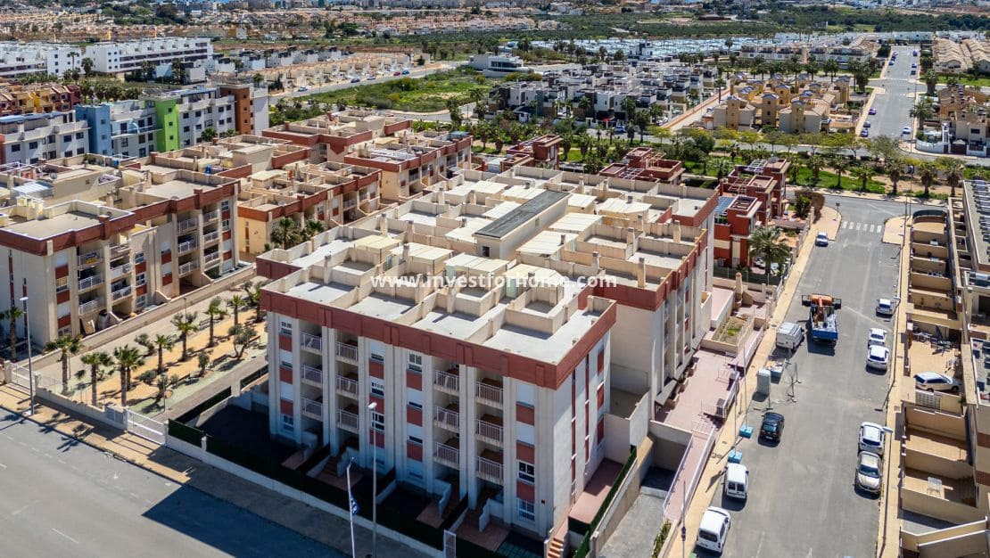 2 sovrum Lägenhet till salu i Orihuela Costa med pool - 240 500 € (Ref: 10158458)