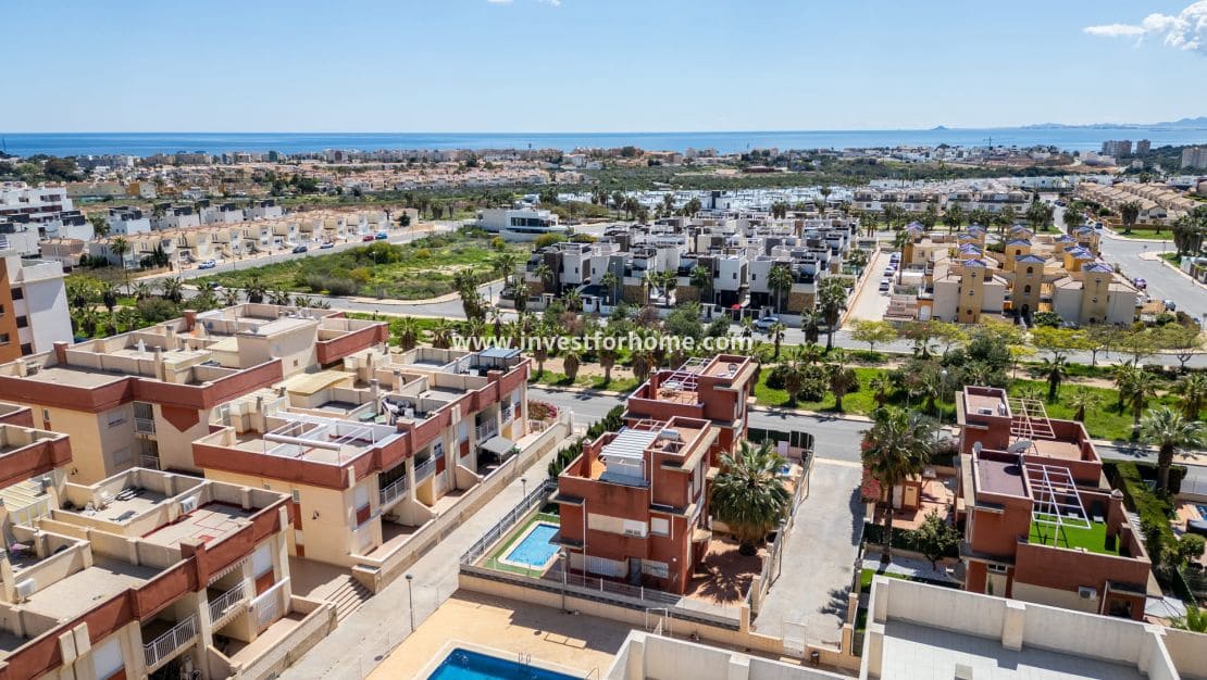 2 sovrum Lägenhet till salu i Orihuela Costa med pool - 240 500 € (Ref: 10158458)