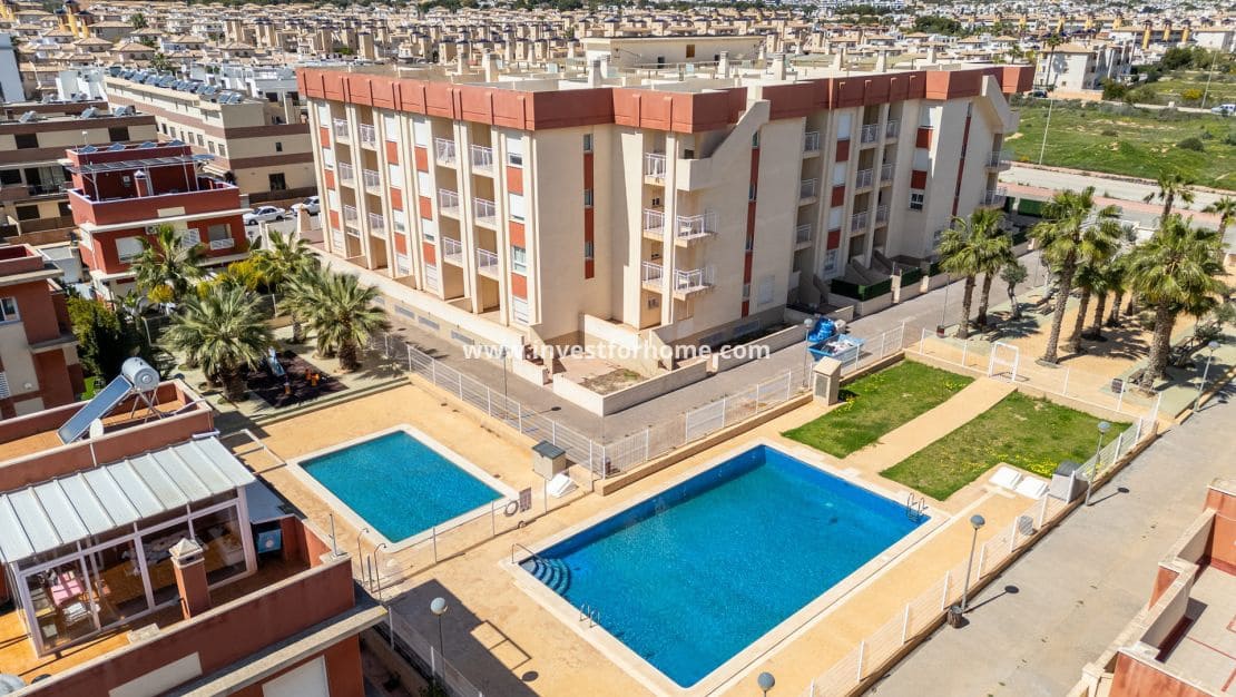 2 sovrum Lägenhet till salu i Orihuela Costa med pool - 240 500 € (Ref: 10158458)