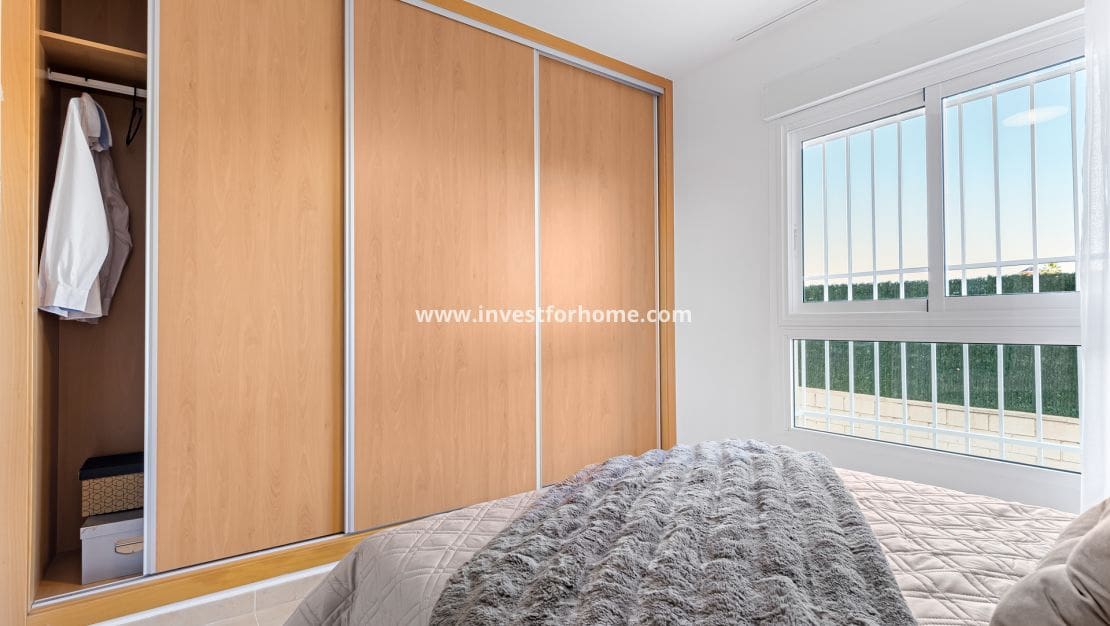 2 sovrum Lägenhet till salu i Orihuela Costa med pool - 240 500 € (Ref: 10158458)
