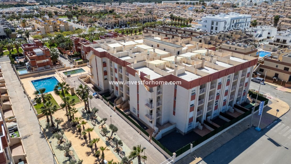 2 sovrum Lägenhet till salu i Orihuela Costa med pool - 240 500 € (Ref: 10158458)