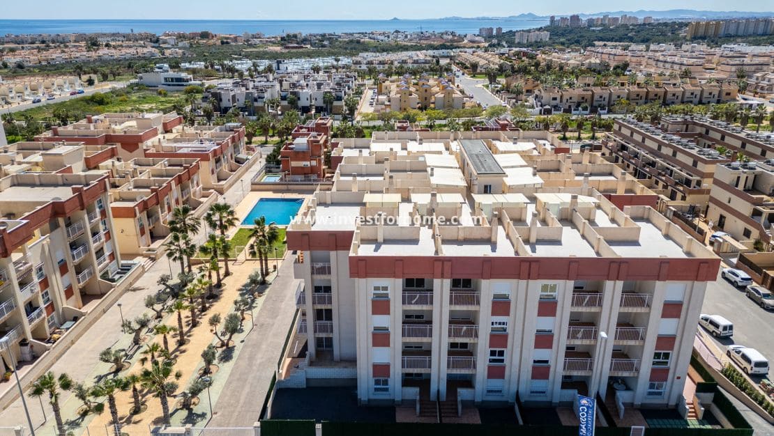 2 sovrum Lägenhet till salu i Orihuela Costa med pool - 240 500 € (Ref: 10158458)