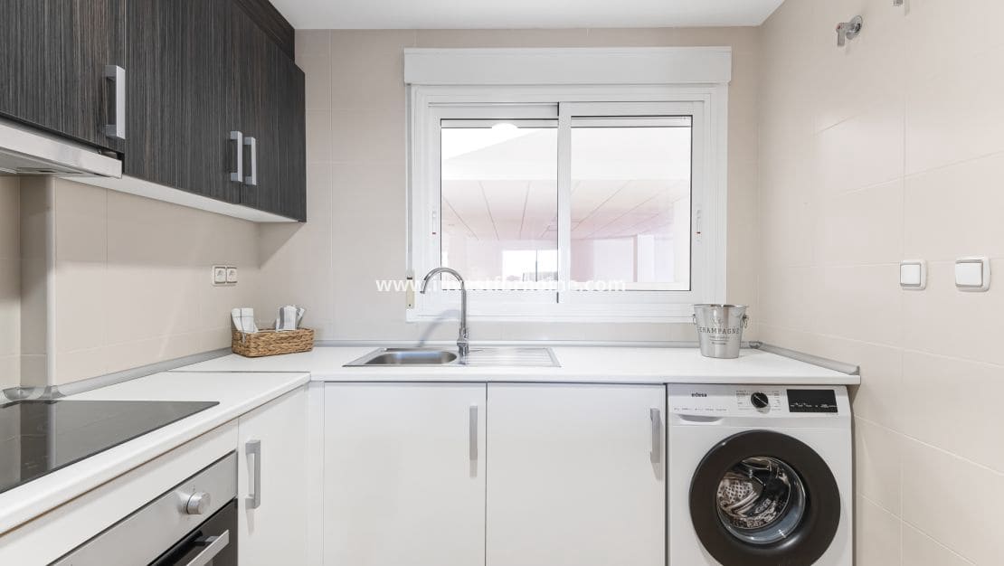 2 sovrum Lägenhet till salu i Orihuela Costa med pool - 240 500 € (Ref: 10158458)
