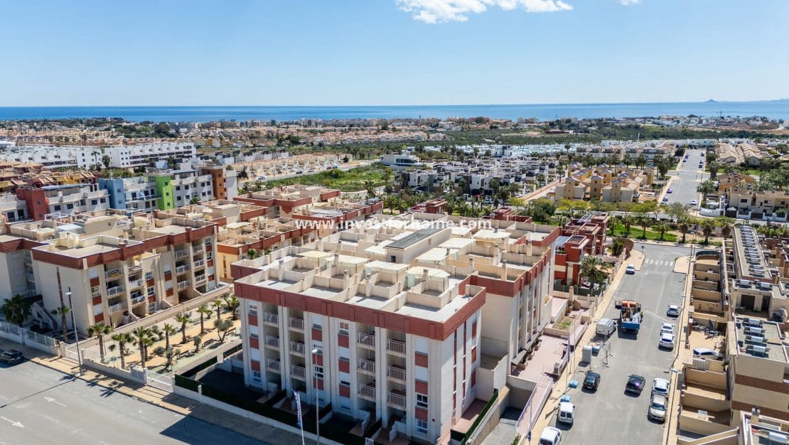 2 sovrum Lägenhet till salu i Orihuela Costa med pool - 240 500 € (Ref: 10158458)