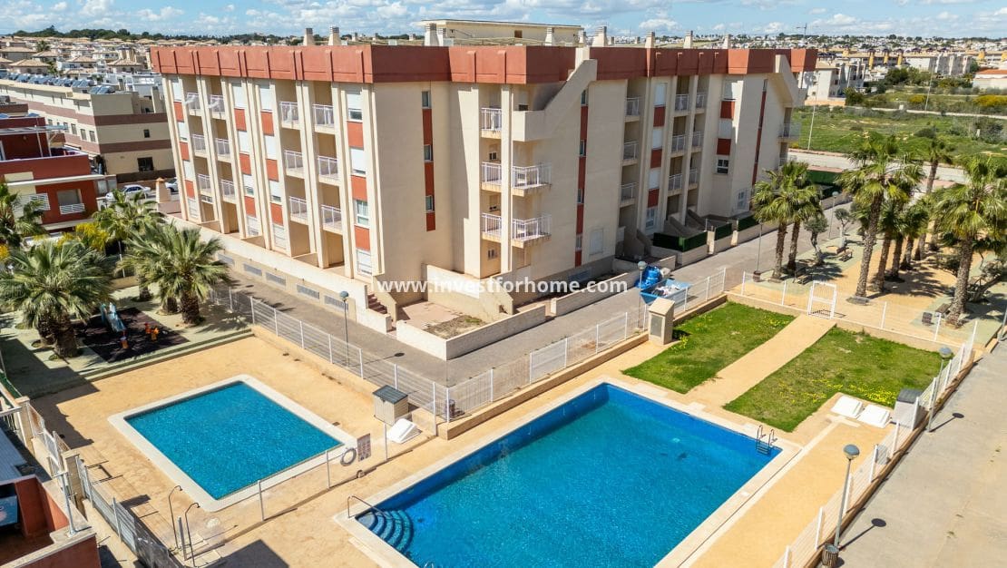 2 sovrum Lägenhet till salu i Orihuela Costa med pool - 240 500 € (Ref: 10158458)