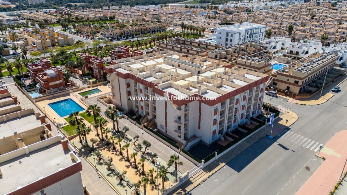 2 sovrum Lägenhet till salu i Orihuela Costa med pool - 240 500 € (Ref: 10158458)