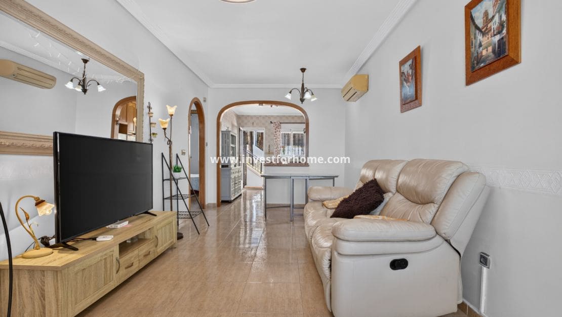 2 chambre Villa/Maison Mitoyenne à vendre à Villamartin avec piscine garage - 215 000 € (Ref: 10159968)