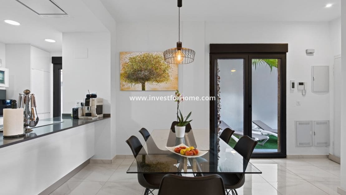3 slaapkamer Villa te koop in Bigastro met zwembad garage - € 384.000 (Ref: 10162477)