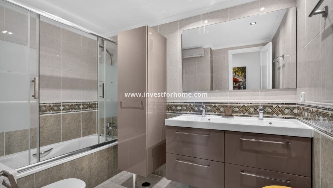 2 slaapkamer Appartement te koop in Orihuela Costa met zwembad - € 295.000 (Ref: 10182216)