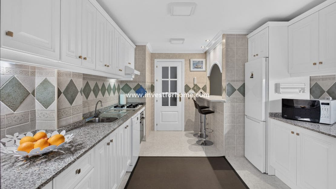 2 slaapkamer Appartement te koop in Orihuela Costa met zwembad - € 295.000 (Ref: 10182216)