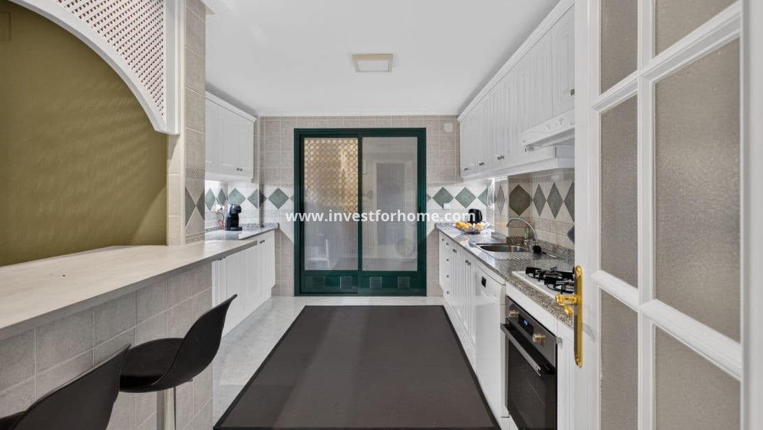 2 slaapkamer Appartement te koop in Orihuela Costa met zwembad - € 295.000 (Ref: 10182216)