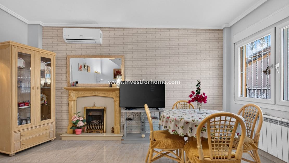 2 slaapkamer Bungalow te koop in Ciudad Quesada met zwembad - € 165.000 (Ref: 10182309)