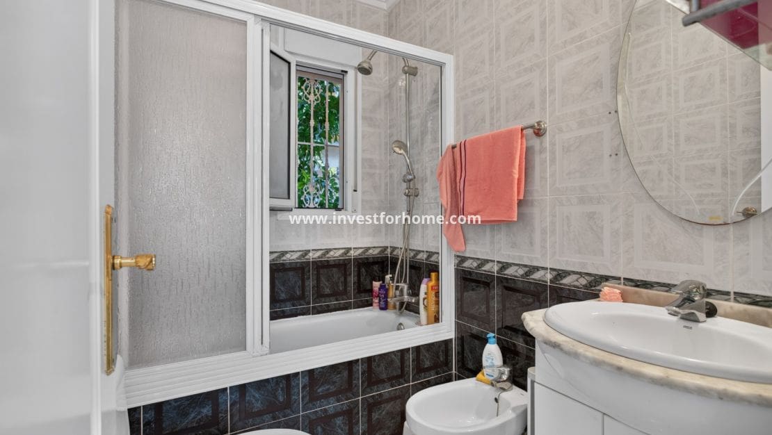 2 slaapkamer Bungalow te koop in Ciudad Quesada met zwembad - € 165.000 (Ref: 10182309)