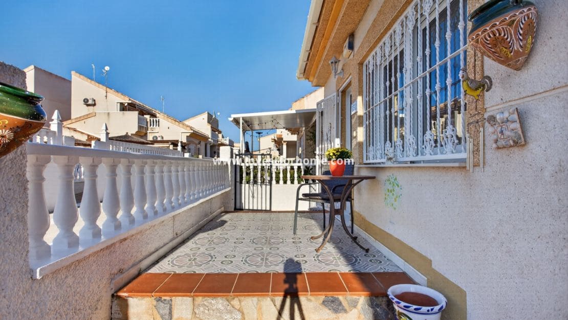 2 slaapkamer Bungalow te koop in Ciudad Quesada met zwembad - € 165.000 (Ref: 10182309)