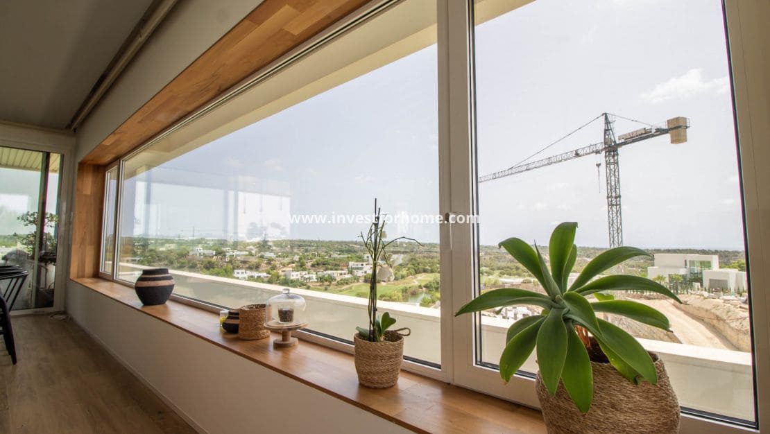 3 slaapkamer Appartement te koop in Las Colinas Golf met zwembad - € 859.000 (Ref: 7837663)