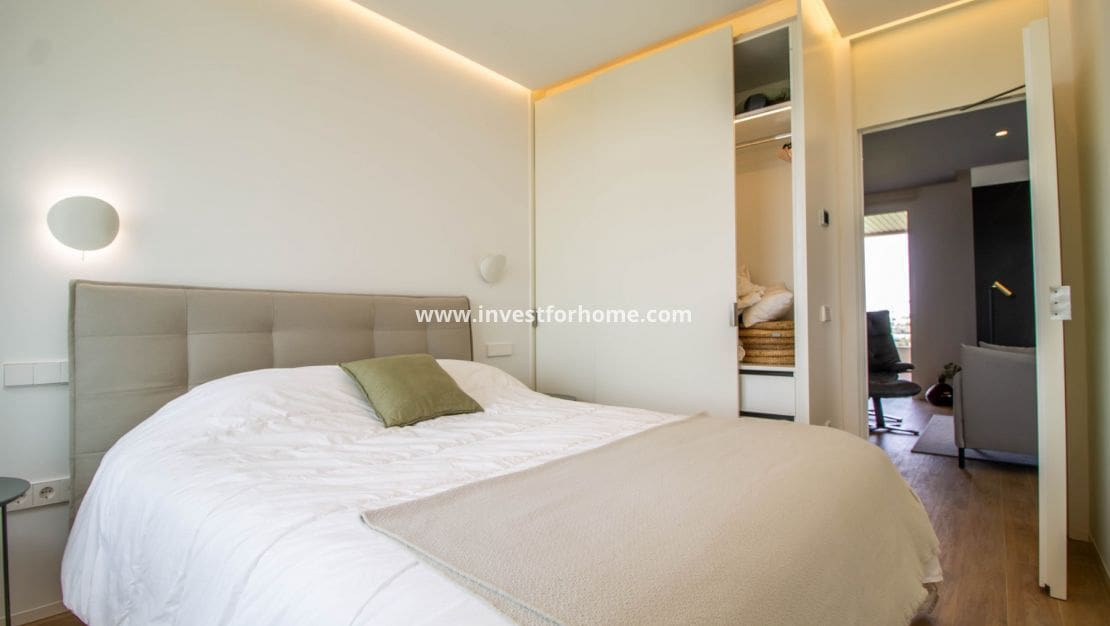 3 slaapkamer Appartement te koop in Las Colinas Golf met zwembad - € 859.000 (Ref: 7837663)