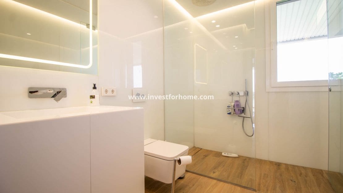 3 slaapkamer Appartement te koop in Las Colinas Golf met zwembad - € 859.000 (Ref: 7837663)