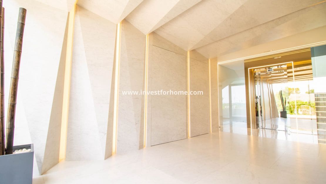 3 slaapkamer Appartement te koop in Las Colinas Golf met zwembad - € 859.000 (Ref: 7837663)