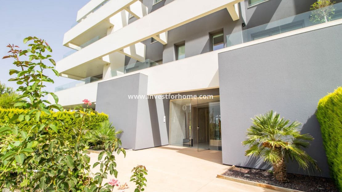 3 slaapkamer Appartement te koop in Las Colinas Golf met zwembad - € 859.000 (Ref: 7837663)