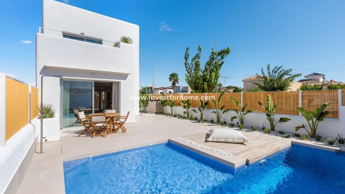 3 soveværelse Villa til salg i Los Alcazares med swimmingpool - € 399.900 (Ref: 8145367)