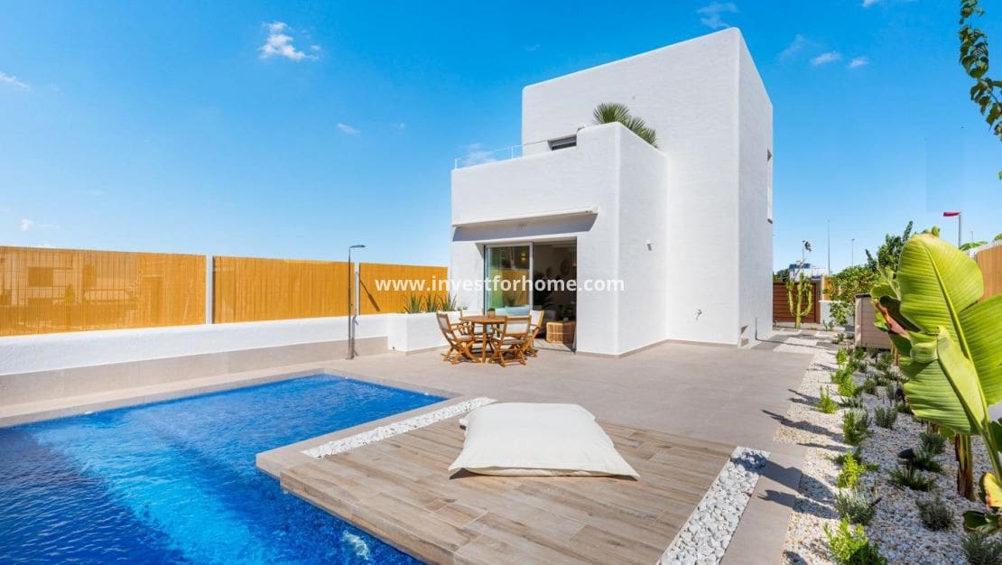 3 soveværelse Villa til salg i Los Alcazares med swimmingpool - € 399.900 (Ref: 8145367)