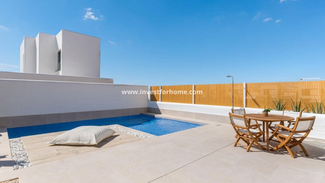 3 soveværelse Villa til salg i Los Alcazares med swimmingpool - € 399.900 (Ref: 8145367)