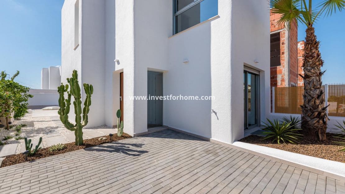 3 soveværelse Villa til salg i Los Alcazares med swimmingpool - € 399.900 (Ref: 8145367)