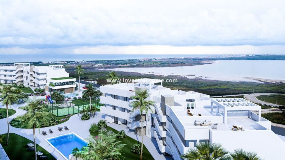 2 Zimmer Apartment zu verkaufen in El Raso mit Pool - 294.000 € (Ref: 8188674)