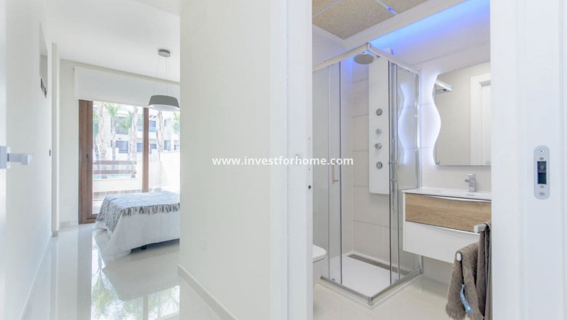 2 bedroom Bungalow for sale in Los Balcones with pool - € 275,000 (Ref: 8188685)