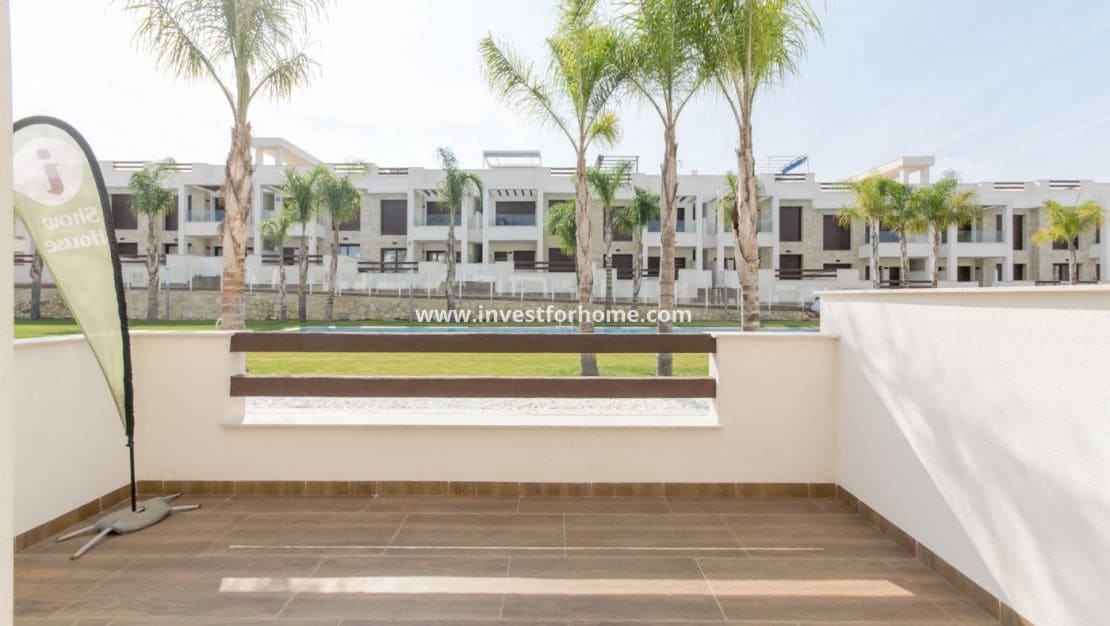 2 bedroom Bungalow for sale in Los Balcones with pool - € 275,000 (Ref: 8188685)