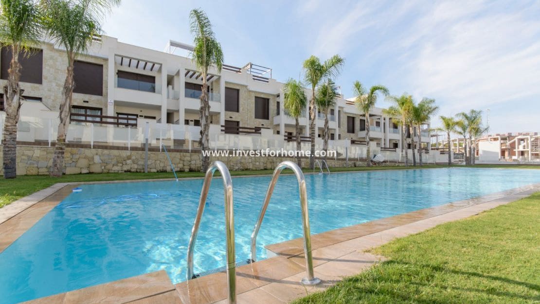 2 bedroom Bungalow for sale in Los Balcones with pool - € 275,000 (Ref: 8188685)