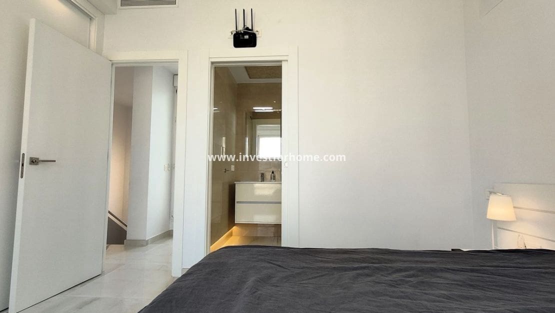 3 soveværelse Villa til salg i La Mata med swimmingpool - € 695.000 (Ref: 8861290)