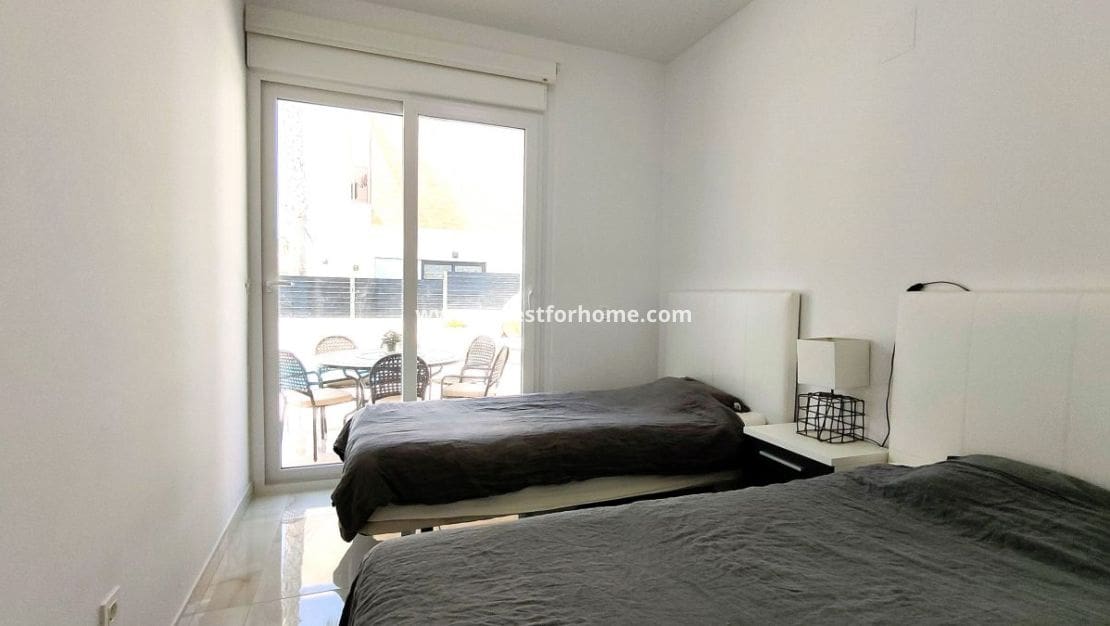 3 soveværelse Villa til salg i La Mata med swimmingpool - € 695.000 (Ref: 8861290)