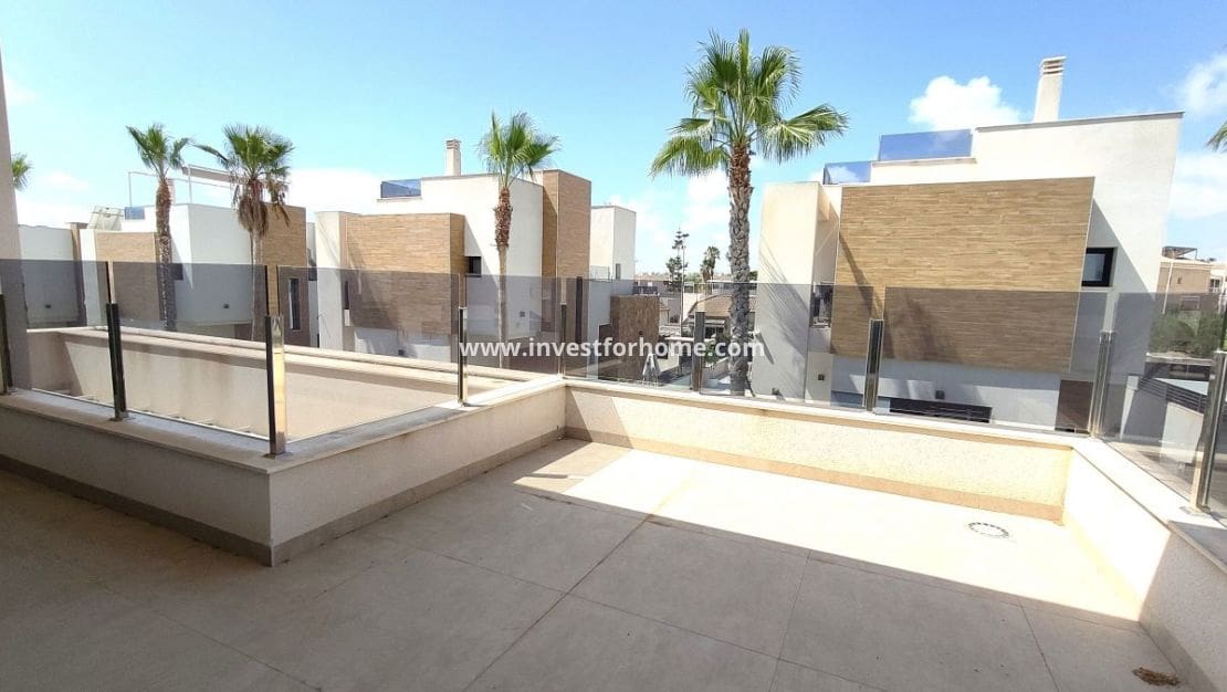 3 soveværelse Villa til salg i La Mata med swimmingpool - € 695.000 (Ref: 8861290)