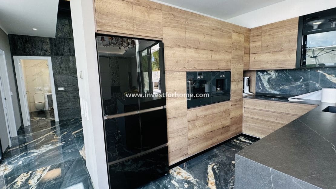 6 sovrum Villa till salu i Las Colinas Golf med pool - 2 350 000 € (Ref: 9240660)